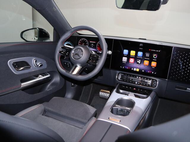 Mercedes-Benz CLA-KLASSE 250+ Launch Edition 85 kWh | Trekhaak | Night | Panoramadak | DISTRONIC | Achteruitrijcamera | Dodehoekassistent |