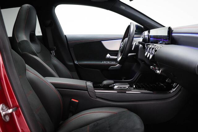 Mercedes-Benz CLA-KLASSE Shooting Brake 180 AMG Line | PANORAMADAK | MATRIX LED | DAB | CAMERA | 18"