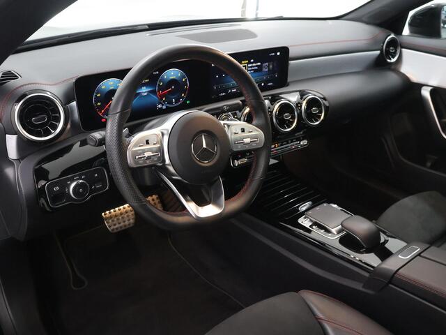 Mercedes-Benz CLA-KLASSE 180 Business Solution AMG | Night | Panoramadak | Widescreen | Parkeercamera |