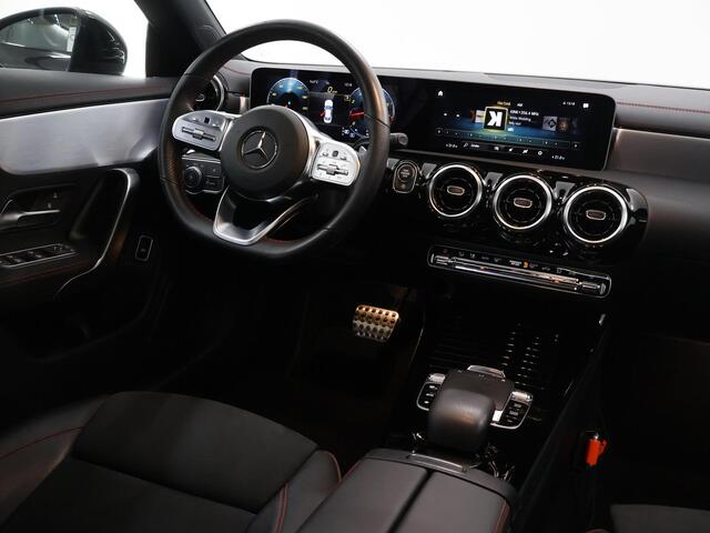 Mercedes-Benz CLA-KLASSE 180 Business Solution AMG | Night | Panoramadak | Widescreen | Parkeercamera |