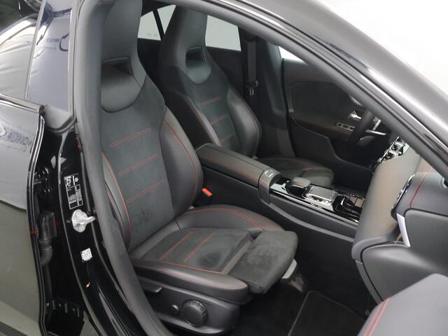 Mercedes-Benz CLA-KLASSE 180 Business Solution AMG | Night | Panoramadak | Widescreen | Parkeercamera |