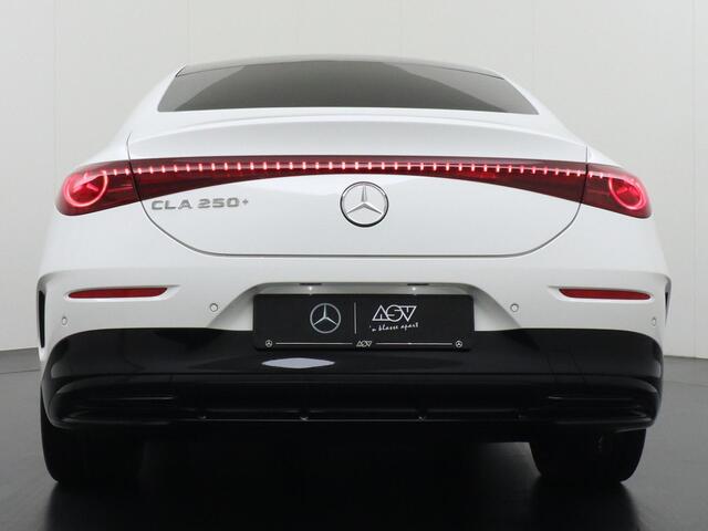Mercedes-Benz CLA-KLASSE 250+ Launch Edition 85 kWh Accu | Trekhaak Wegklapbaar | Memorystoelen | Warmtepomp | Multibeam Led | Stoelverwarming Voorin | Distronic Cruise Control | Achteruitrijcamera | Nightpakket | Dodehoekassistent