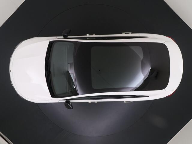 Mercedes-Benz CLA-KLASSE 250+ Launch Edition 85 kWh Accu | Trekhaak Wegklapbaar | Memorystoelen | Warmtepomp | Multibeam Led | Stoelverwarming Voorin | Distronic Cruise Control | Achteruitrijcamera | Nightpakket | Dodehoekassistent