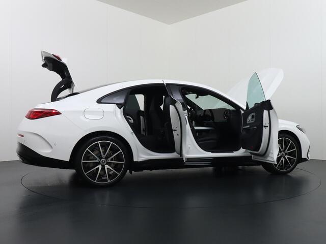 Mercedes-Benz CLA-KLASSE 250+ Launch Edition 85 kWh Accu | Trekhaak Wegklapbaar | Memorystoelen | Warmtepomp | Multibeam Led | Stoelverwarming Voorin | Distronic Cruise Control | Achteruitrijcamera | Nightpakket | Dodehoekassistent