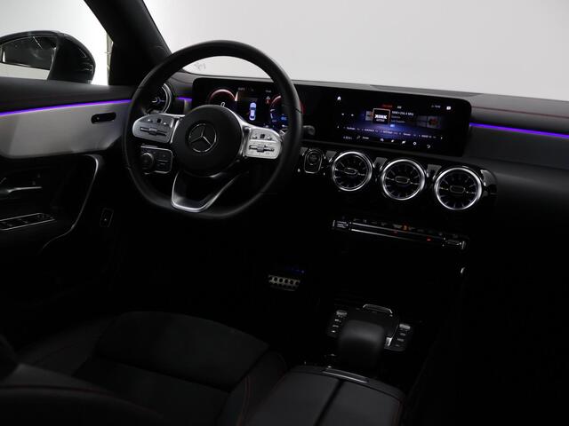 Mercedes-Benz CLA-KLASSE 250 e AMG Line | Panoramadak | Night | Stoelverwarming | Sfeerverlichting | Widescreen |