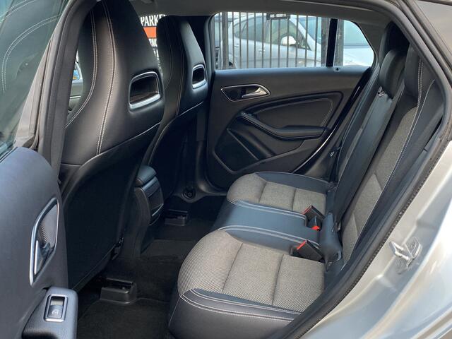 Mercedes-Benz CLA-KLASSE Shooting Brake 180 d Business, 6-BAK, AIRCO, CRUISE CONTROL, LEDER-/STOF INTERIEUR, GROOT NAVI, BLUETOOTH-RADIO-CD-MP3-USB-AUX, ISOFIX, CENT-VERGRENDELING, LM-VELGEN