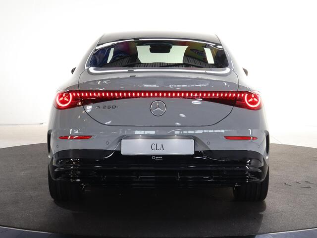 Mercedes-Benz CLA-KLASSE 250+ Launch Edition 85 kWh | Night | Panoramadak | DISTRONIC | Achteruitrijcamera | Dodehoekassistent |