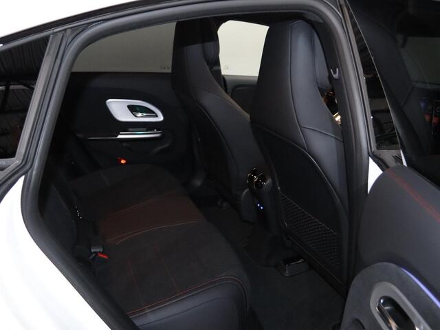 Mercedes-Benz CLA-KLASSE 250+ Launch Edition 85 kWh | Night | Panoramadak | DISTRONIC | Achteruitrijcamera | Dodehoekassistent |