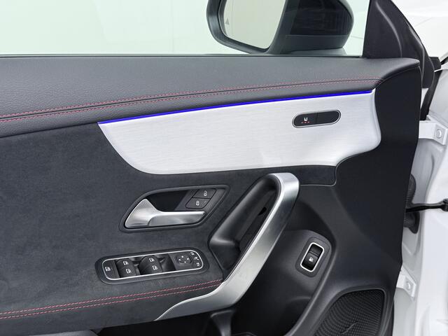 Mercedes-Benz CLA-KLASSE Shooting Brake 250 e AMG Line | Pano 360 Camera Sfeer Night