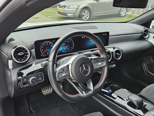 Mercedes-Benz CLA-KLASSE 180 AMG-Line NL-auto Vol MB dealeronderhouden