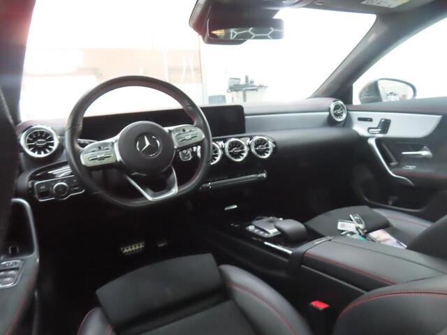 Mercedes-Benz CLA-KLASSE SHOOTING BRAKE 200 BUSINESS SOLUTION AMG I SFEERVERLICHTING I SCHUIFDAK I MEMORY SEATS I P-CAMERA