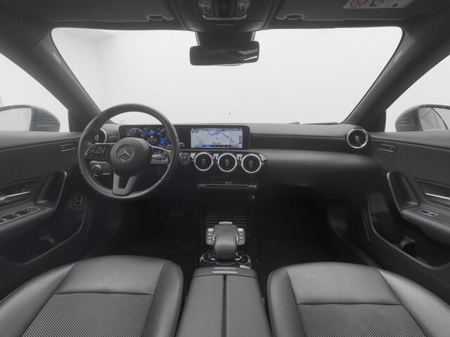 Mercedes-Benz CLA-KLASSE 180 Business Solution | PANO | CAMERA | STOELVERWARMING