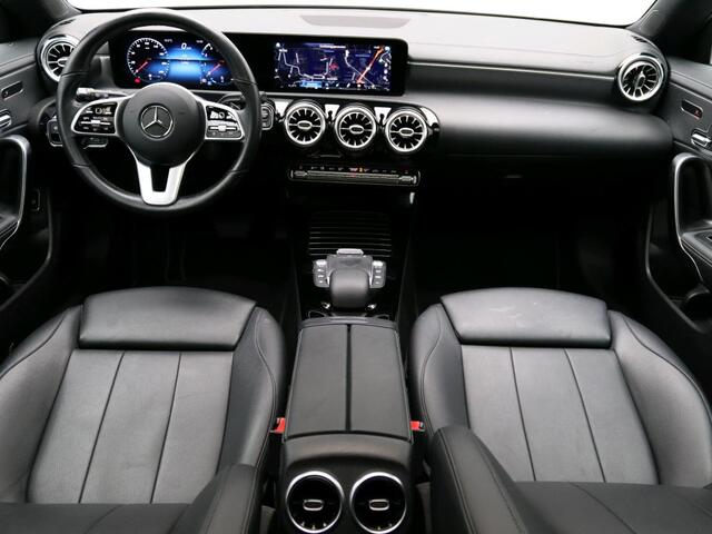 Mercedes-Benz CLA-KLASSE Shooting Brake 180 Business Solution Luxury Panorama Schuif-Kantedak | Memory voorstoelen | Sfeerverlichting | Achteruitrijcamera | Ledkoplampen. Inclusief 24 maanden MB Certified garantie voor Europa.