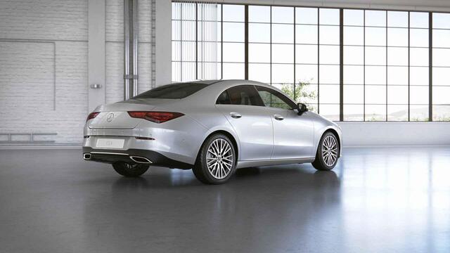 Mercedes-Benz CLA-KLASSE 180 Luxury Line | Achteruitrijcamera | Stoelverwarming | Widescreen | Distronic |