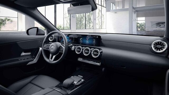 Mercedes-Benz CLA-KLASSE 180 Luxury Line | Achteruitrijcamera | Stoelverwarming | Widescreen | Distronic |