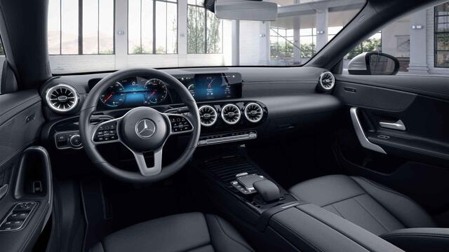 Mercedes-Benz CLA-KLASSE 180 Luxury Line | Achteruitrijcamera | Stoelverwarming | Widescreen | Distronic |