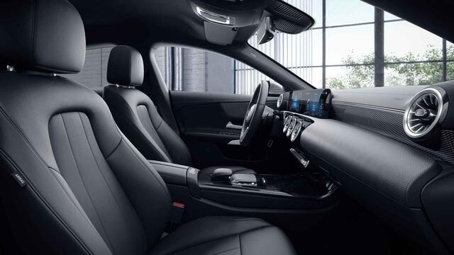 Mercedes-Benz CLA-KLASSE 180 Luxury Line | Achteruitrijcamera | Stoelverwarming | Widescreen | Distronic |