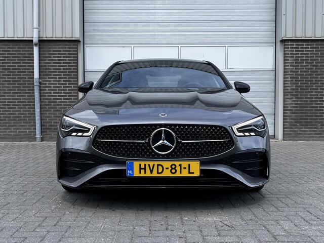 Mercedes-Benz CLA-KLASSE 180 Star Edition AMG | Night Pakket | Panoramadak | Bruin Interieur | Dodehoekassistent | Apple CarPlay | Android Auto | Sfeerverlichting | Stoelverwarming | Parkeersensoren | Achteruitrijcamera | Elektrisch Inklapbare Buitenspiegels