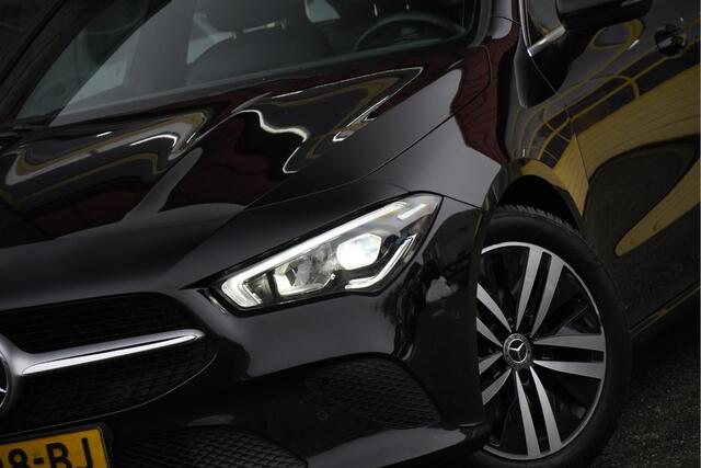 Mercedes-Benz CLA-KLASSE Shooting Brake 180 Automaat! Business Solution BJ2021 Lmv 17" | Led V+A | Pdc | Navi | Elek. trekhaak | Elek. achterklep | Achteruitrijcamera | Virtual cockpit | Climate control | Cruise control | Verwarmde voorstoelen | Sportstoelen | Zwarte hemel | Geti