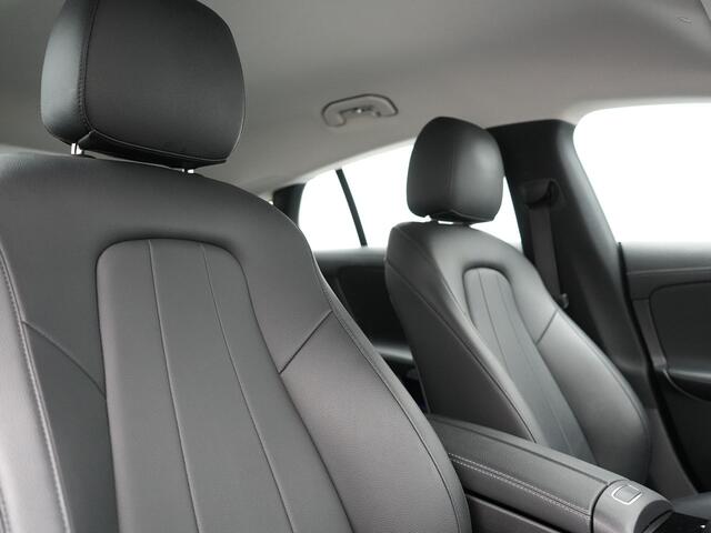 Mercedes-Benz CLA-KLASSE Shooting Brake 250 e Progressive Plug In Hybrid 218pk Dealer O.H. PHEV | Adaptive Cruise | 360 Camera | Lederen Sportstoelen Massage & Memory | Widescreen Navi | Sfeerverlichting | Stoelen & Stuur Verwarmd | Apple Carplay | Navigatie | DAB |