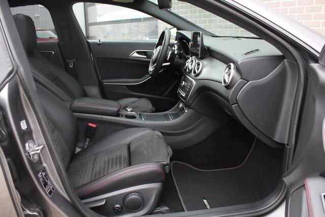 Mercedes-Benz CLA-KLASSE Shooting Brake 180 / AMG / Panoramadak / N.A.P.