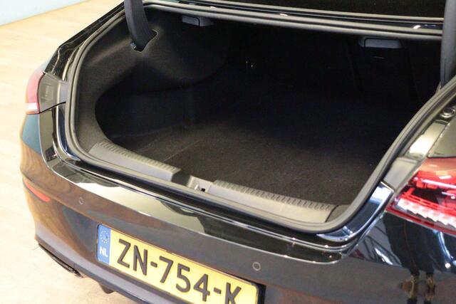 Mercedes-Benz CLA-KLASSE 250 Premium Orange Edition | NAVI | CAMERA + PDC | SCHUIF / KANTELDAK | STOELVERW | AMBIENT LIGHT |