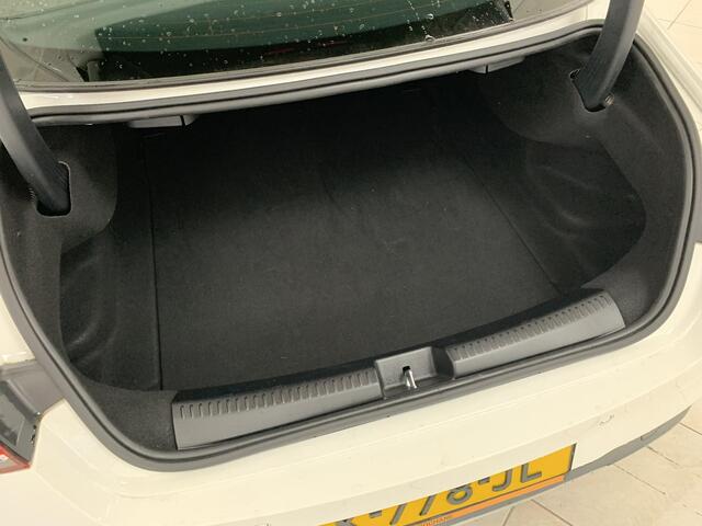 Mercedes-Benz CLA-KLASSE 200 Business Solution Luxury NAVIGATIE | ACHTERUITRIJCAMERA | PARKEERSENSOREN VOOR-EN ACHTER