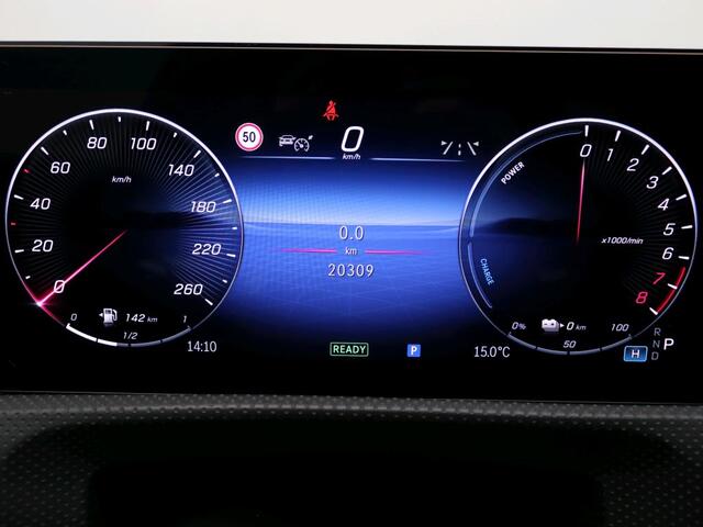 Mercedes-Benz CLA-KLASSE 250 e Business Solution AMG Trekhaak | AMG Line | Night Pakket | Panorama Schuif-Kanteldak | 19 Inch AMG velgen. Inclusief 24 maanden MB Certified garantie voor Europa.