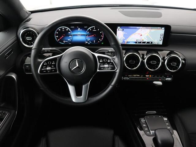Mercedes-Benz CLA-KLASSE Shooting Brake 180 Business Solution | Stoelverwarming | Carplay | Camera | Half leder | Widescreen | Dodehoek detectie | Navigatie | Park Assist