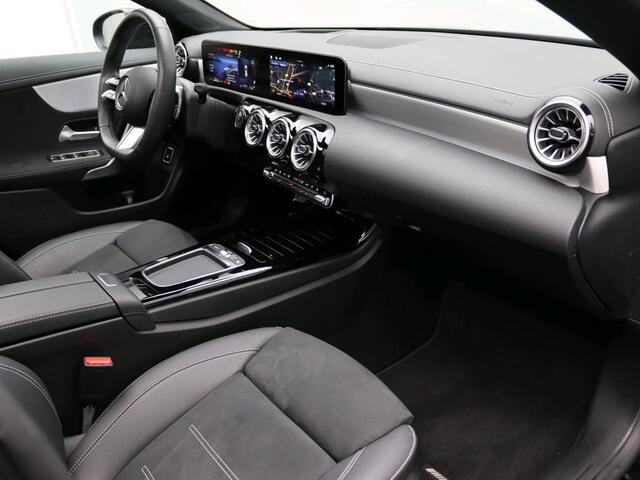 Mercedes-Benz CLA-KLASSE Shooting Brake 250 e Business Solution AMG AMG Line | Night Pakket |Panorama Schuif-Kanteldak | Memory Stoelen | Head-up display | Parkeerpakket met 360°-camera. Inclusief 24 maanden MB Certified garantie voor Europa.