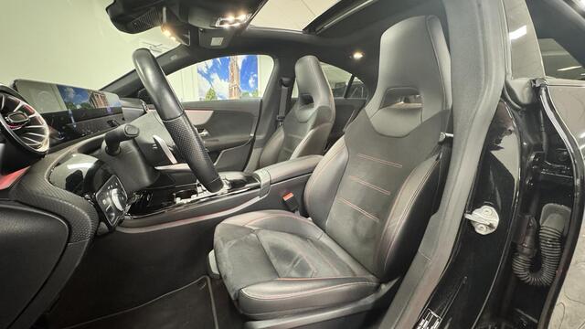 Mercedes-Benz CLA-KLASSE 200 Business Solution AMG | Panoramadak | AMG | Navigatie |