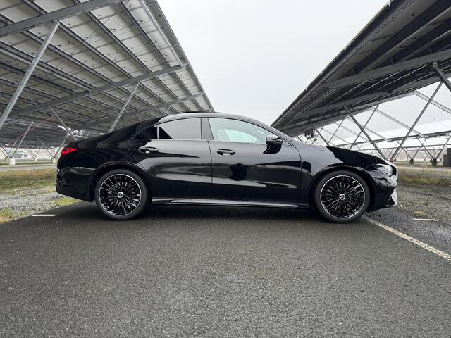 Mercedes-Benz CLA-KLASSE 180 Business Solution AMG | Night | Panoramaschuifdak | AMG Line Plus | Head-up display | Burmester | 360° camera | Winter pakket | Trekhaak