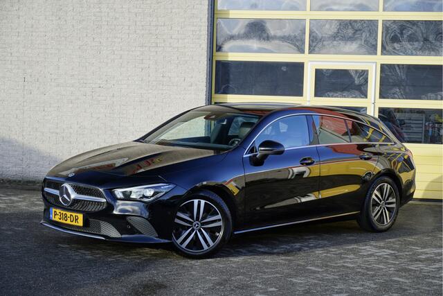 Mercedes-Benz CLA-KLASSE Shooting Brake 180 Automaat! Business Solution BJ2022 Lmv 17" | Led | Pdc | Navi | Elek. trekhaak | Elek. achterklep | Achteruitrijcamera | Navigatiesysteem | Virtual cockpit | Climate control | Cruise control | Sportstoelen | Verwarmde voorstoelen | Zwar