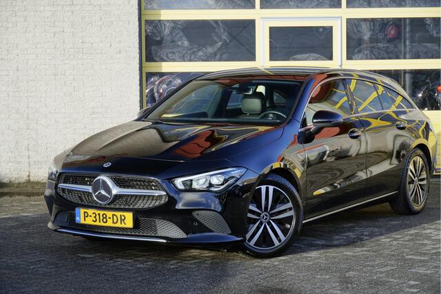 Mercedes-Benz CLA-KLASSE Shooting Brake 180 Automaat! Business Solution BJ2022 Lmv 17" | Led | Pdc | Navi | Elek. trekhaak | Elek. achterklep | Achteruitrijcamera | Navigatiesysteem | Virtual cockpit | Climate control | Cruise control | Sportstoelen | Verwarmde voorstoelen | Zwar