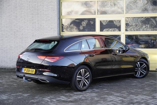Mercedes-Benz CLA-KLASSE Shooting Brake 180 Automaat! Business Solution BJ2022 Lmv 17" | Led | Pdc | Navi | Elek. trekhaak | Elek. achterklep | Achteruitrijcamera | Navigatiesysteem | Virtual cockpit | Climate control | Cruise control | Sportstoelen | Verwarmde voorstoelen | Zwar