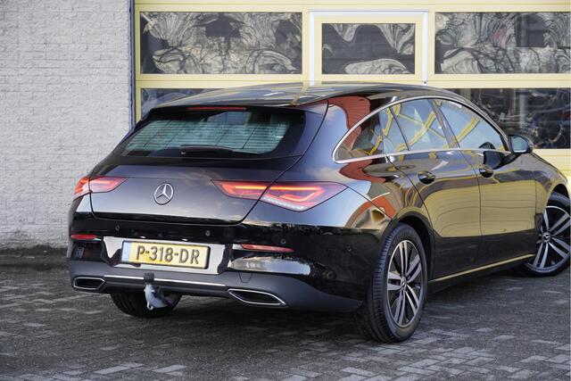 Mercedes-Benz CLA-KLASSE Shooting Brake 180 Automaat! Business Solution BJ2022 Lmv 17" | Led | Pdc | Navi | Elek. trekhaak | Elek. achterklep | Achteruitrijcamera | Navigatiesysteem | Virtual cockpit | Climate control | Cruise control | Sportstoelen | Verwarmde voorstoelen | Zwar