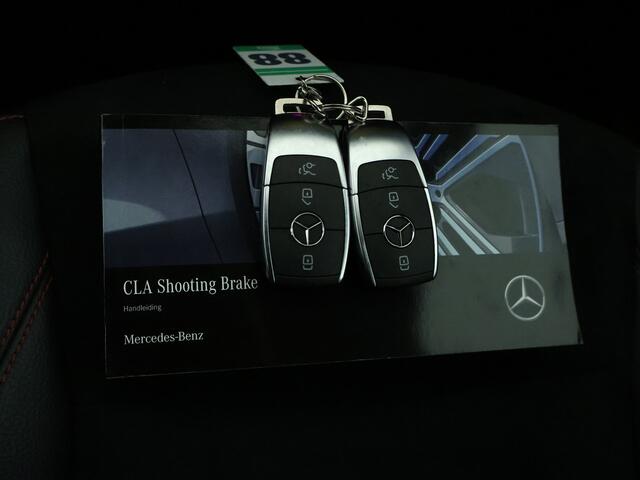 Mercedes-Benz CLA-KLASSE Shooting Brake 180 AMG Sportpakket | Keyless Go | Sfeerverlichting | Car Play | Stoelverwarming | Parkeerpakket met Camera | Inclusief 24 maanden Mercedes-Benz Certified garantie voor Europa.