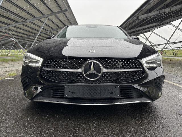 Mercedes-Benz CLA-KLASSE Shooting Brake 180 Star Edition Luxury Line | Panoramadak | Getint glas | Sfeerverlichting | Widescreen | Stoelverwarming |