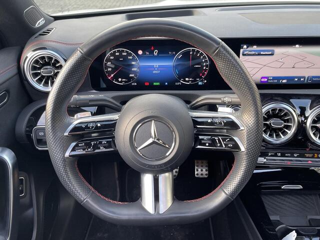 Mercedes-Benz CLA-KLASSE 250 e AMG Line FACELIFT 19"/Panoramadak/Matrix LED/Burmester/360 camera/Stoelverwarming + memory/Apple Carplay & Android Auto
