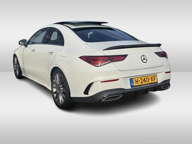 Mercedes-Benz CLA-KLASSE 200 Business Solution AMG / Panoramadak / Camera / Sfeerverlichting / 18'' / Leder&Alcantara / Stoelverwarming / DAB / Cruise Control