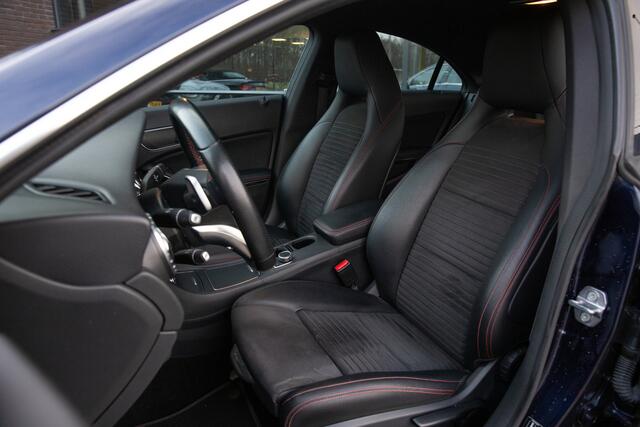 Mercedes-Benz CLA-KLASSE 180 Business Solution AMG Upgrade Edition , Achteruitrijcamera, Stoelverwarming,