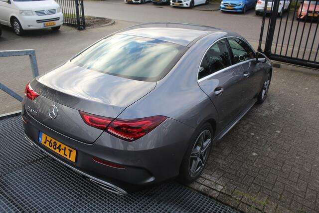 Mercedes-Benz CLA-KLASSE 180 Automaat AMG/Sfeerverlichting/Navigatie/Cruise control/Parkeersensoren rondom/Inklapbare spiegels/Led koplampen/Bluetooth/Lane assist