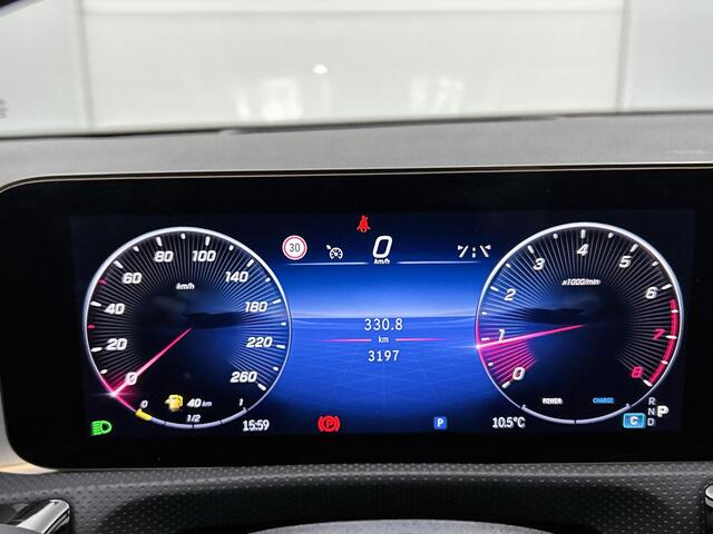 Mercedes-Benz CLA-KLASSE 180 Star Edition AMG Line Plus | Parkeerpakket met 360°-camera | Head-up display | Voorstoelen met Memory | Dodehoekassistent | Antidiefstalpakket GUARD 360° Plus | Draadloos oplaadsysteem voor Smartphone |