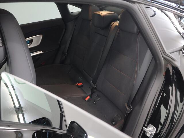 Mercedes-Benz CLA-KLASSE 250+ Launch Edition 85 kWh | Trekhaak | Night | Panoramadak | Stoelverwarming | DISTRONIC | Achteruitrijcamera | Dodehoekassistent |