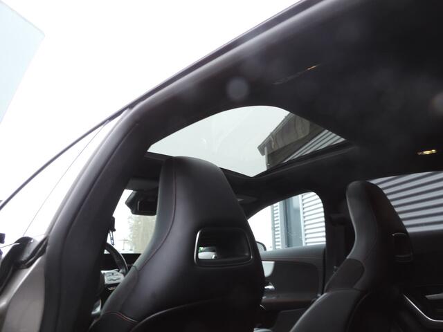 Mercedes-Benz CLA-KLASSE Shooting Brake 180 Business Solution AMG panoramadak night pakket trekhaak vol vol sfeer licht