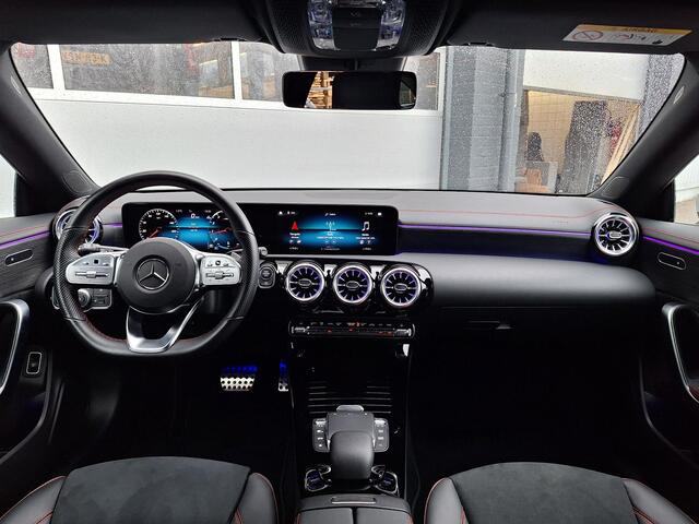 Mercedes-Benz CLA-KLASSE Shooting Brake 180 AMG Line | Achteruitrijcamera | Stoelverwarming | Sfeerverlichting | Widescreen | Dodehoekassistentie | Keyless-GO | Elektrische achterklep