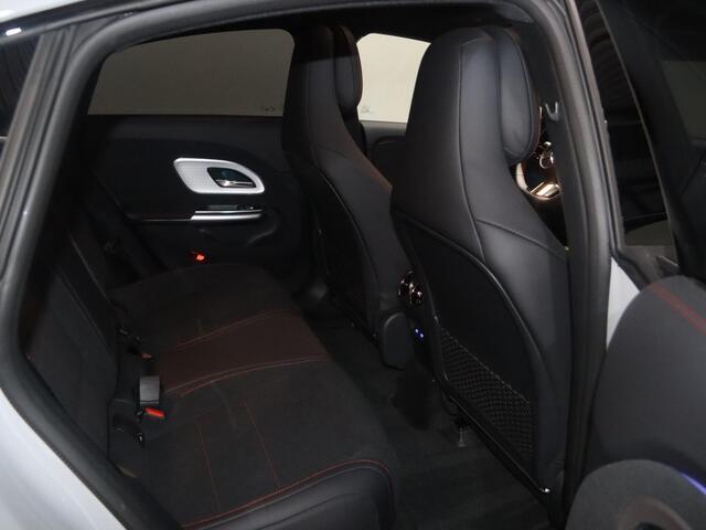 Mercedes-Benz CLA-KLASSE 250+ Launch Edition 85 kWh | Night | | Trekhaak | Panoramadak | Stoelverwarming | DISTRONIC | Achteruitrijcamera | Dodehoekassistent |