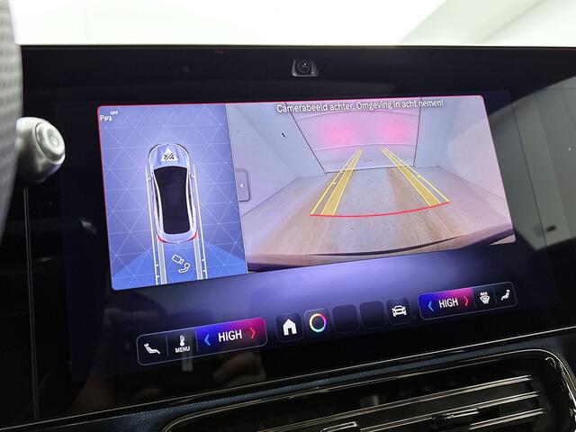 Mercedes-Benz CLA-KLASSE 180 Business Solution AMG | Premium Plus | Nightpakket | Trekhaak | Head-up display | Panoramadak | MBUX Superscreen | Smartphone integratie | MULTIBEAM LED | Burmester 3D Sound systeem | Adaptieve cruisecontrol |