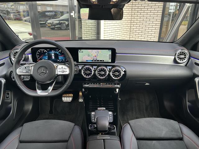 Mercedes-Benz CLA-KLASSE Shooting Brake 180 Business Solution AMG | Carplay | Led verlichting | Stoelverwarming | Sfeerverlichting