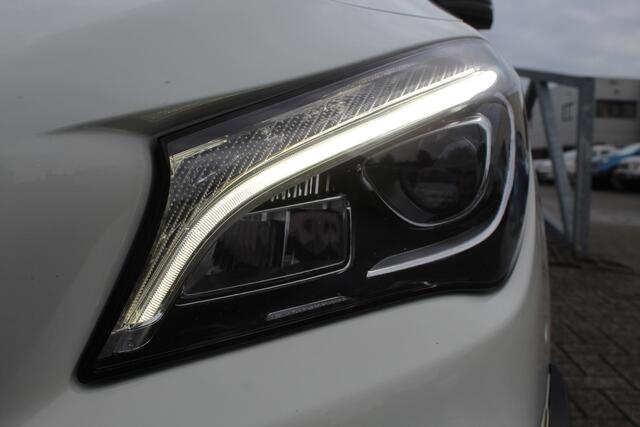 Mercedes-Benz CLA-KLASSE 45 AMG 4MATIC 381pk Panoramadak/Schaalstoelen/Navigatie/Achteruitrijcamera/Performance uitlaat/Elektrische best. stoel met geheugen/Sfeerverlichting/Keyless/Stoelverwarming/Inklapbare spiegels/Dodehoek detectie/Apple carplay/Led koplampen